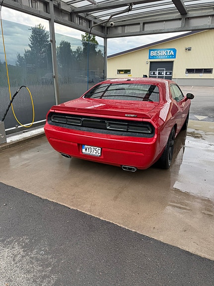 Dodge Challenger 4 of 5