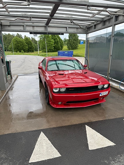 Dodge Challenger 3 of 5