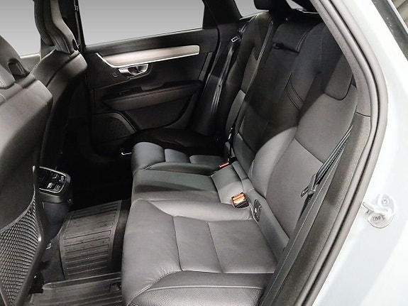 Volvo V90 Cross Country 11 of 14