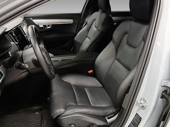 Volvo V90 Cross Country 9 of 14