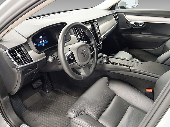Volvo V90 Cross Country 8 of 14