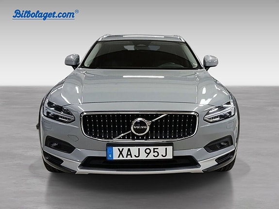 Volvo V90 Cross Country 2 of 5