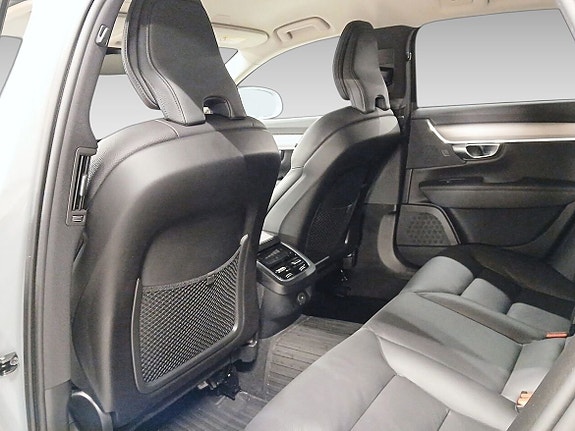 Volvo V90 Cross Country 10 of 14