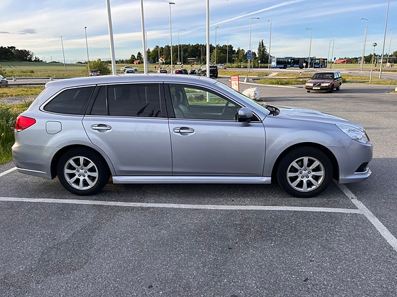 Subaru Legacy 5 of 5