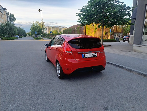 Ford Fiesta 2 of 4