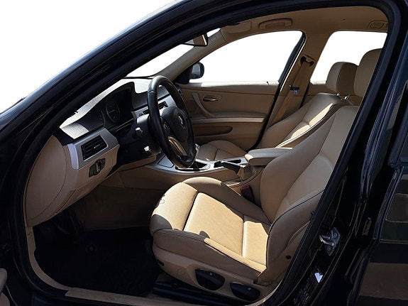 BMW 318d 14 of 21