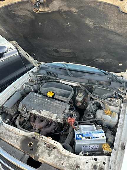 Saab 900 4 of 5