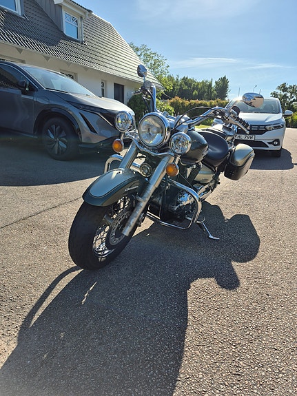 Yamaha Dragstar XVS1100A Classic 2 of 4