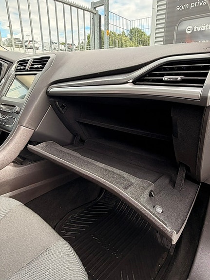 Ford Mondeo 9 of 11