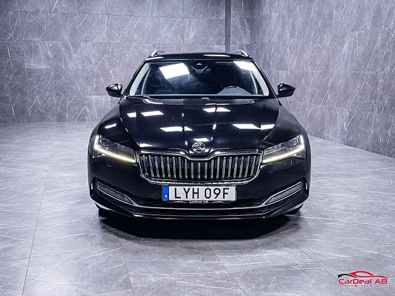 Skoda Superb 2 of 5