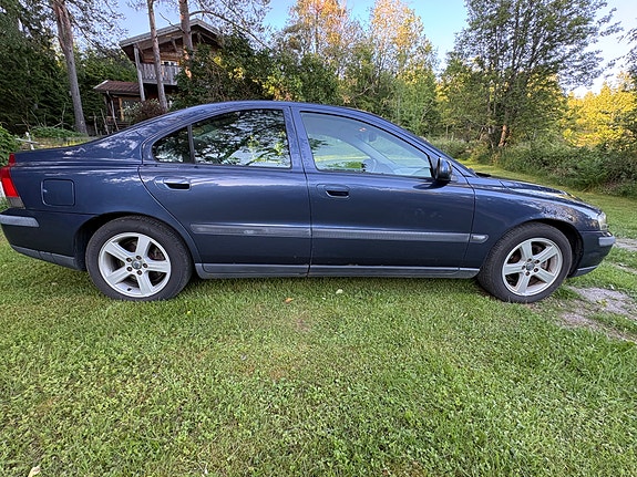 Volvo S60 3 of 5