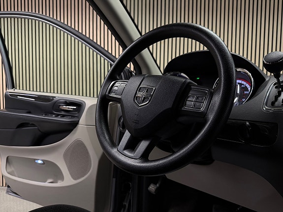 Dodge Grand Caravan 22 of 29