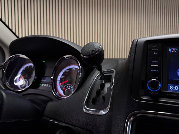 Dodge Grand Caravan 23 of 29