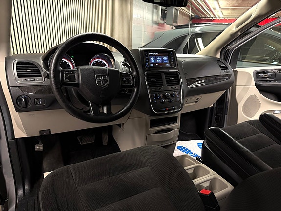 Dodge Grand Caravan 19 of 29