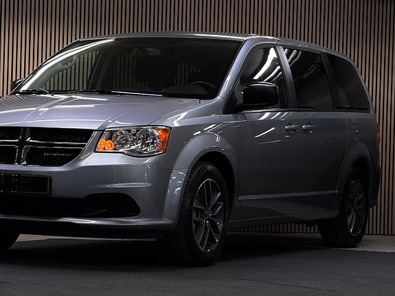 Dodge Grand Caravan 2 of 5