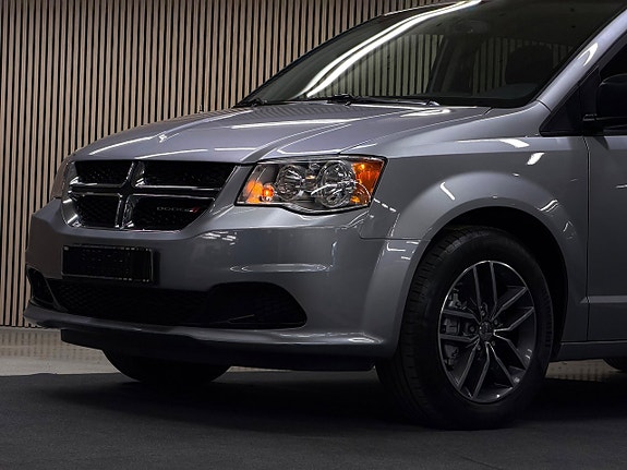 Dodge Grand Caravan 3 of 5