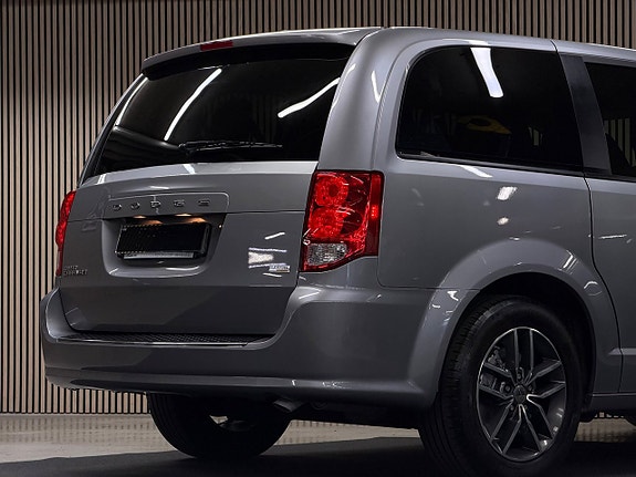 Dodge Grand Caravan 12 of 29