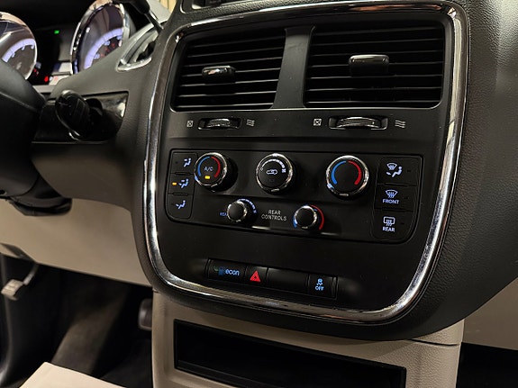 Dodge Grand Caravan 25 of 29
