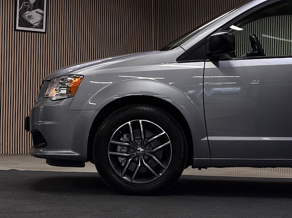 Dodge Grand Caravan 4 of 5
