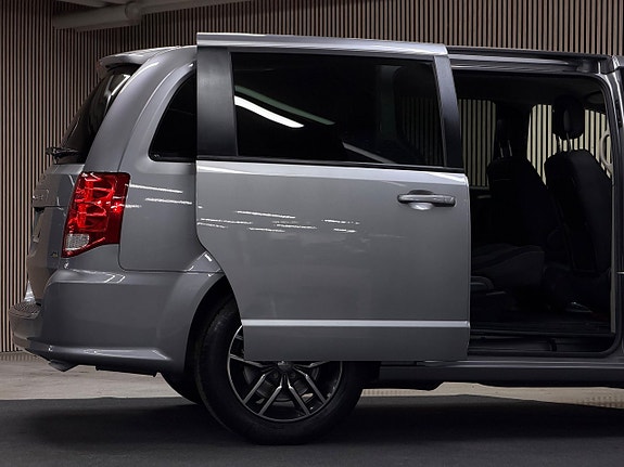 Dodge Grand Caravan 14 of 29
