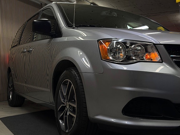 Dodge Grand Caravan 8 of 29