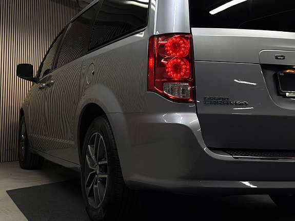 Dodge Grand Caravan 16 of 29