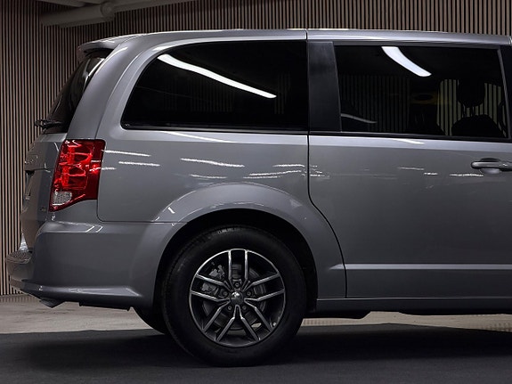 Dodge Grand Caravan 13 of 29