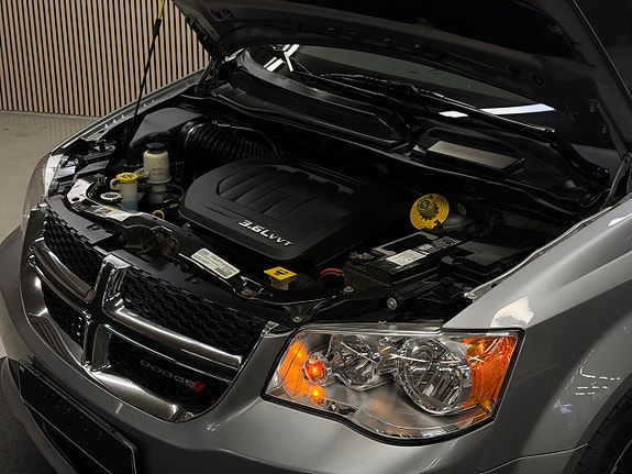 Dodge Grand Caravan 9 of 29
