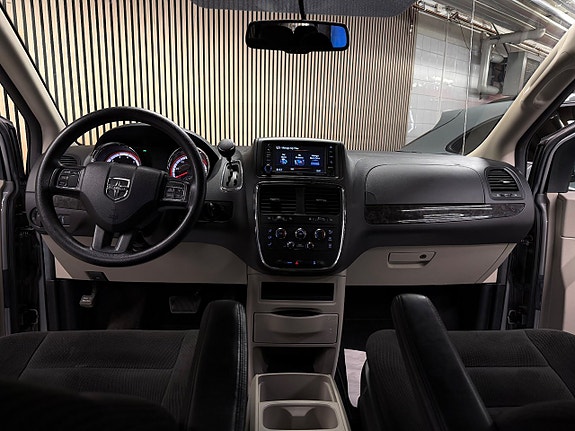 Dodge Grand Caravan 20 of 29
