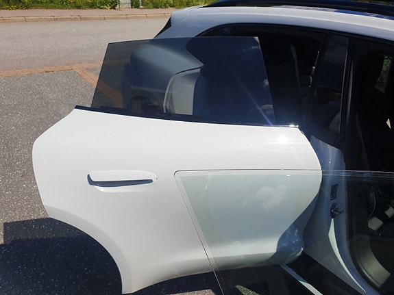 Porsche Taycan 4S 19 of 30