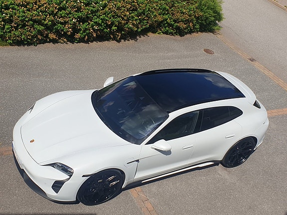 Porsche Taycan 4S 5 of 5
