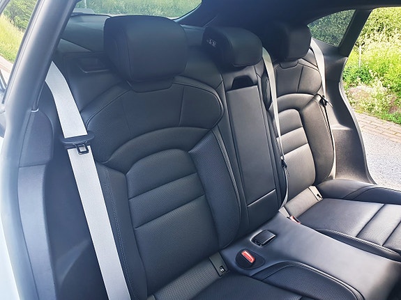 Porsche Taycan 4S 15 of 30