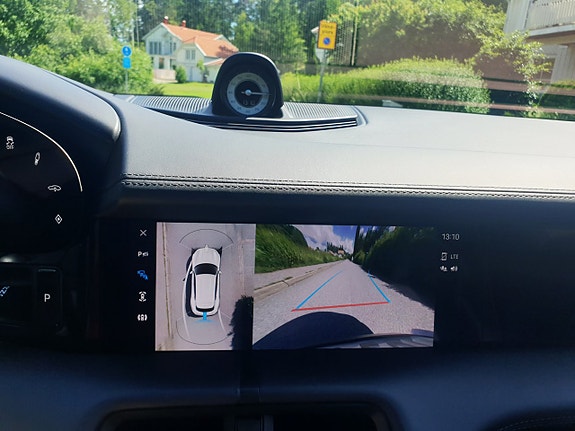Porsche Taycan 4S 21 of 30