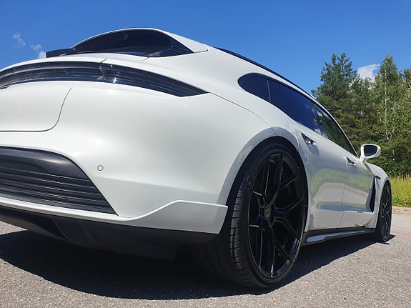 Porsche Taycan 4S 17 of 30