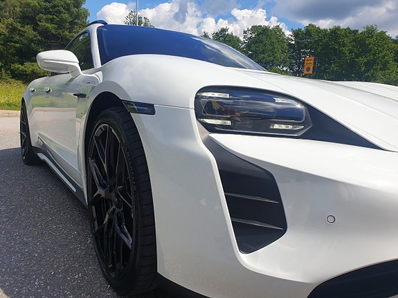 Porsche Taycan 4S 4 of 5