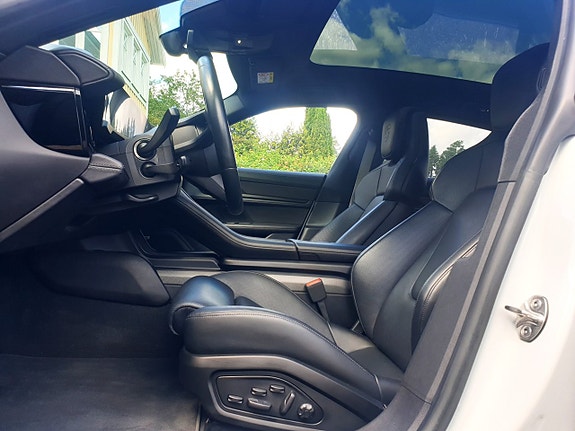 Porsche Taycan 4S 2 of 5