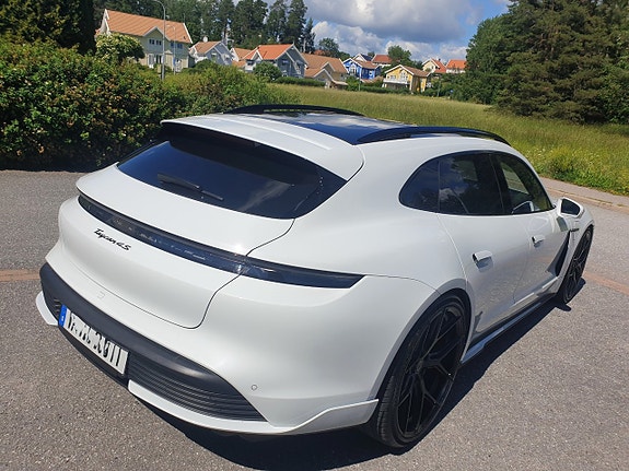 Porsche Taycan 4S 16 of 30