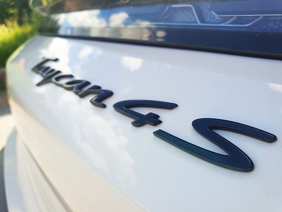 Porsche Taycan 4S 11 of 30