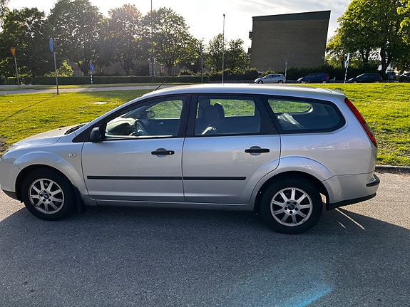 Ford Focus 2 of 5