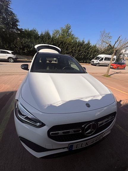 Mercedes-Benz GLA200 d 3 of 5
