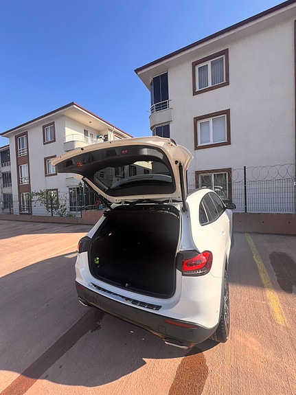 Mercedes-Benz GLA200 d 4 of 5