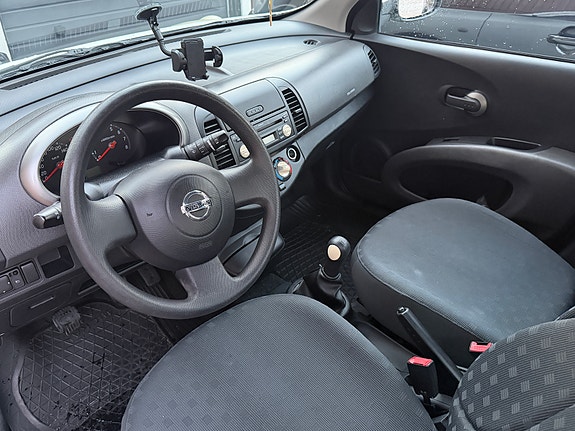 Nissan Micra 4 of 5