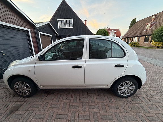 Nissan Micra 3 of 5