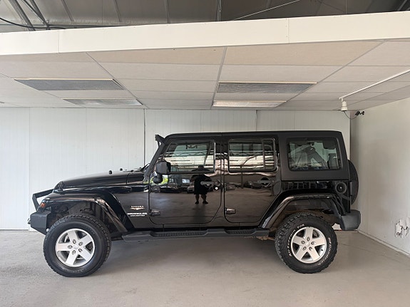 Jeep Wrangler Unlimited 13 of 16