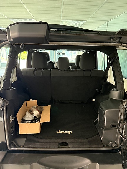 Jeep Wrangler Unlimited 14 of 16