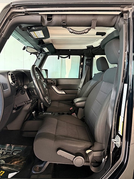 Jeep Wrangler Unlimited 6 of 16