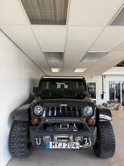 Jeep Wrangler Unlimited 8 of 16