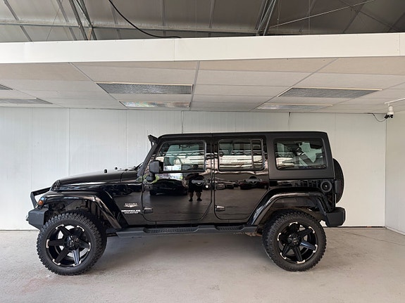 Jeep Wrangler Unlimited 2 of 5