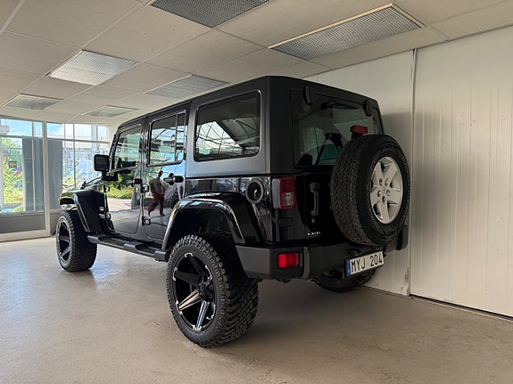 Jeep Wrangler Unlimited 3 of 5