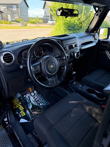 Jeep Wrangler Unlimited 4 of 5